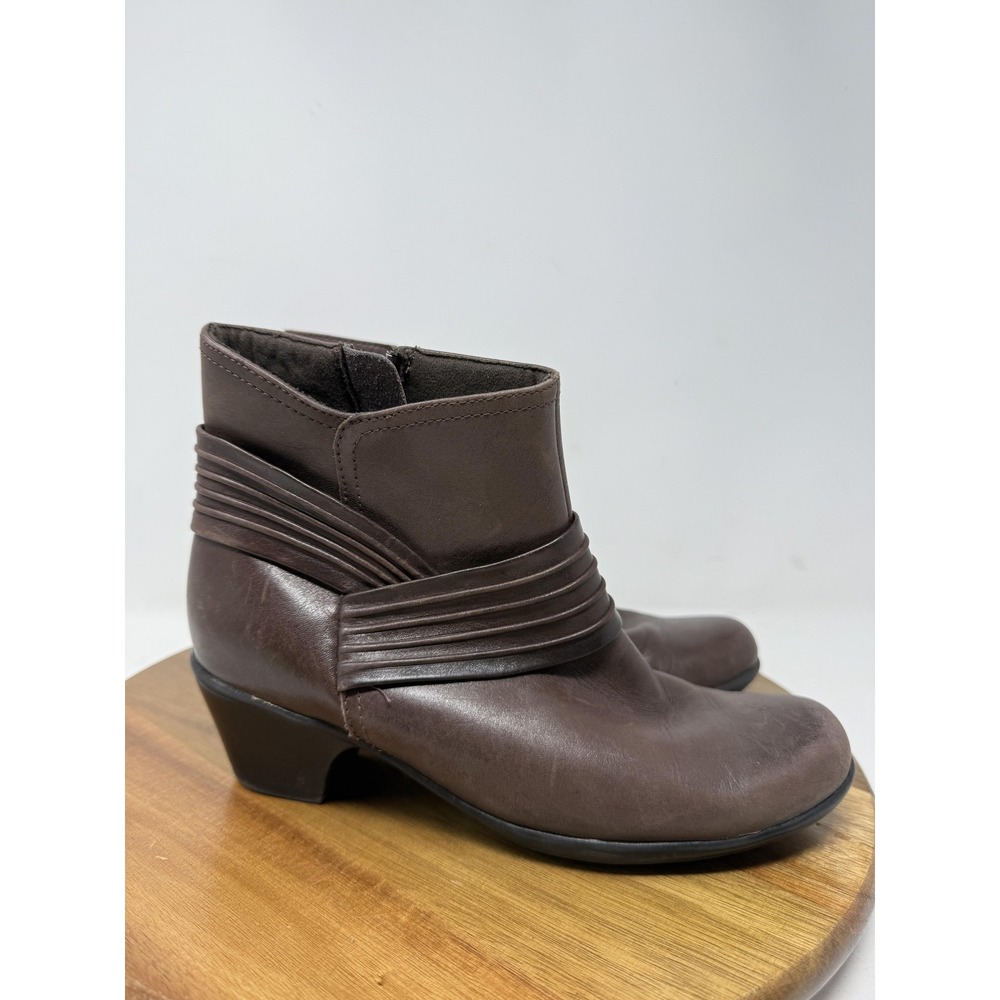 Clarks Boots Womens Size 6.5M Brown Ankle Side Zip Low Heel Leather 62747